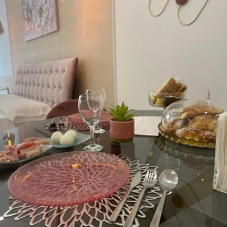 Maison De Luxe Bed & Breakfast 4*