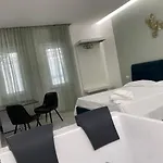 Maison De Luxe Couette-café 4*