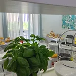 Maison De Luxe Bed and Breakfast 4*