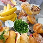 לינה וארוחת בוקר Maison De Luxe 4*