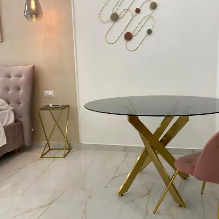 Maison De Luxe