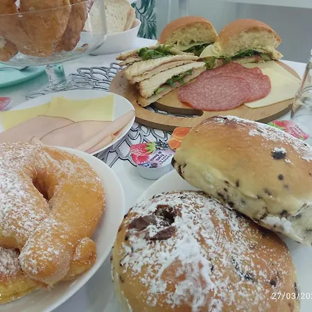 לינה וארוחת בוקר Maison De Luxe 4*