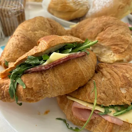 לינה וארוחת בוקר Maison De Luxe פומפיי